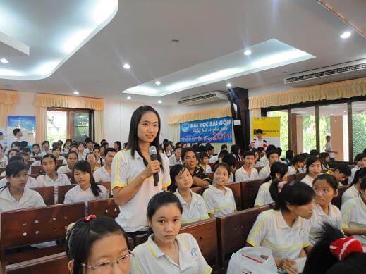 Thí sinh tham gia tư vấn tại chương trình